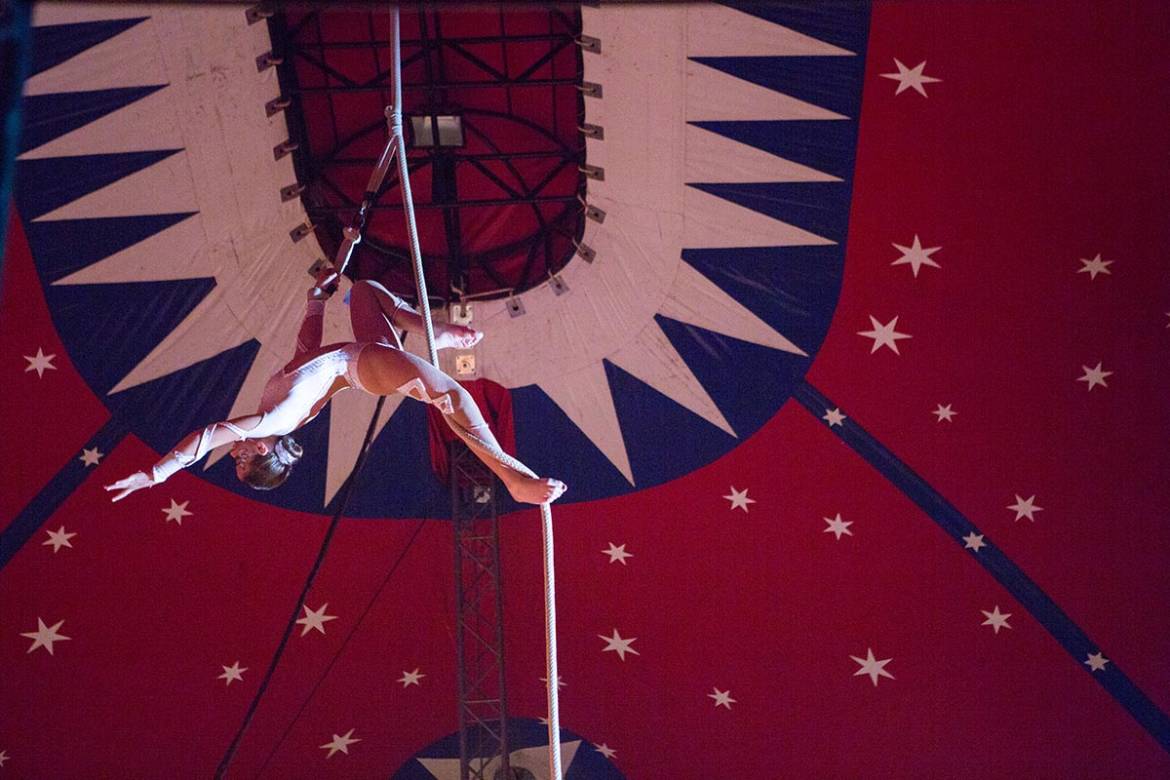 organisation_cirque_soiree_noel_4.jpg